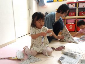 新聞紙遊び。【たいようぐみ】