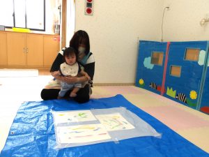 絵の具で感触遊び。【ふたばぐみ】