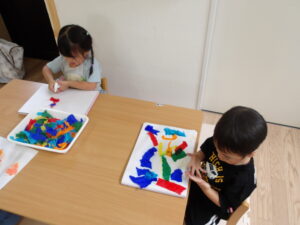 染め紙遊び。【たいようぐみ】